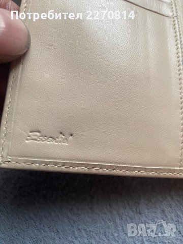 Портфейл essentiel, снимка 3 - Портфейли, портмонета - 38161766