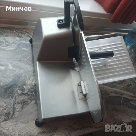 Електрическа професионална колбасорезачка, снимка 4 - Обзавеждане на кухня - 52034575
