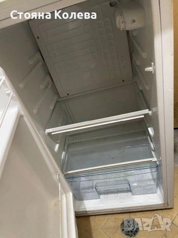 Малък свободностоящ хладилник, снимка 2 - Хладилници - 52788836