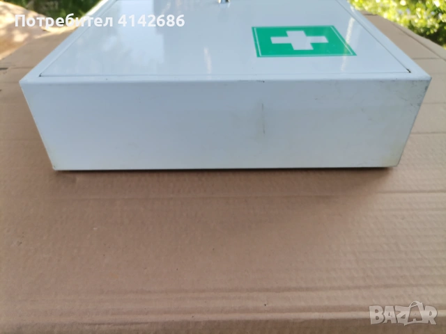 Метална аптечка за стена с ключалка, снимка 2 - Други стоки за дома - 54334711