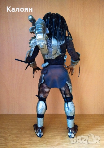 Екшън фигури NECA 1/4 Jungle & City Hunter Predator LED, снимка 2 - Колекции - 54264473