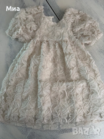Рокля с 3D цветя Zara , 3-4 годинки, снимка 2 - Детски рокли и поли - 53926344
