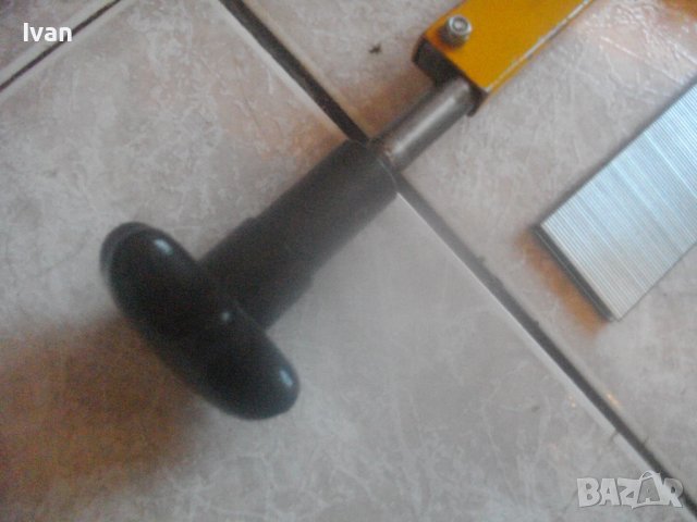 Ръчен Такер За Скоби до 28мм-Немски Професионален-BULLCRAFT PROFESSIONAL-Голям-Алуминиев-Старо Качес, снимка 9 - Други инструменти - 42889316