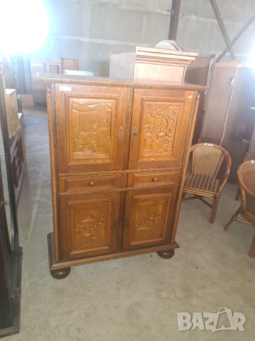 масивен гардероб шкаф дърворезба внос от Европа