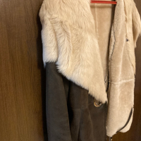 Продавам луксозно дамско палто от агнешка напа лазерно обработена .Чисто ново на известната марка  , снимка 1 - Палта, манта - 44798198