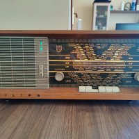 Винтидж 1963г. Лампово Радио Philips Soiree Австрия , снимка 1 - Антикварни и старинни предмети - 44197859