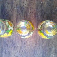 Шест малки изрисувани стъклени чашки с поднос от Германия, снимка 4 - Други ценни предмети - 39349245