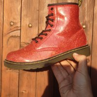  оригинални боти  DR. MARTENS RED GLITTER 1460 BOOTS номер 37, снимка 10 - Бебешки боти и ботуши - 38709298