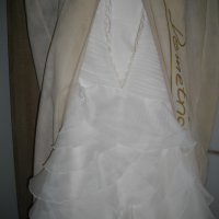 Сватбена рокля и Воал-оригинални от колекцията на Demetrios, снимка 9 - Сватбени рокли - 29671623
