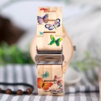 Дамски часовник с каишка от верижно дърво и изрисувани пеперуди, снимка 10 - Дамски - 36250779