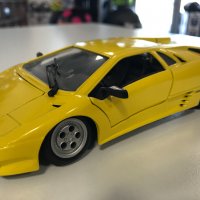 нова метална колекционерска количка LAMBORGINI DIABLO 1990г. 1:24, снимка 4 - Колекции - 39020019