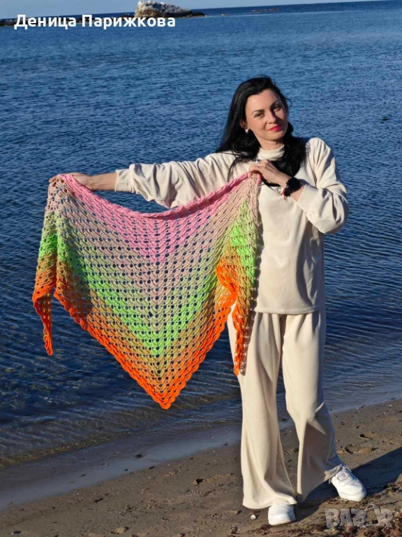 Ръчно плетен триъгълен шал „Нежен полъх“ – ажурна плетка с две лица (УНИКАТ), снимка 1