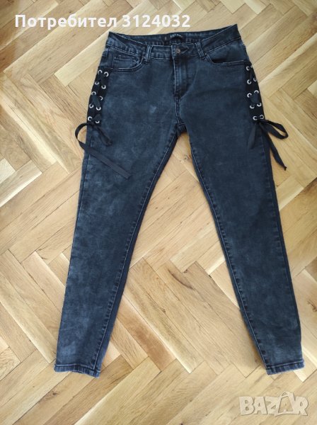 Продавам еластични дънки със сатенени връзки и камъни, снимка 1