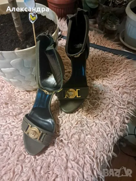 Сандали с висок ток Versace Medusa в зелено, снимка 1