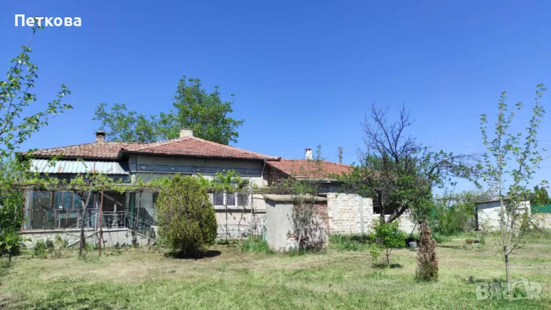 Продавам къща на село, снимка 1