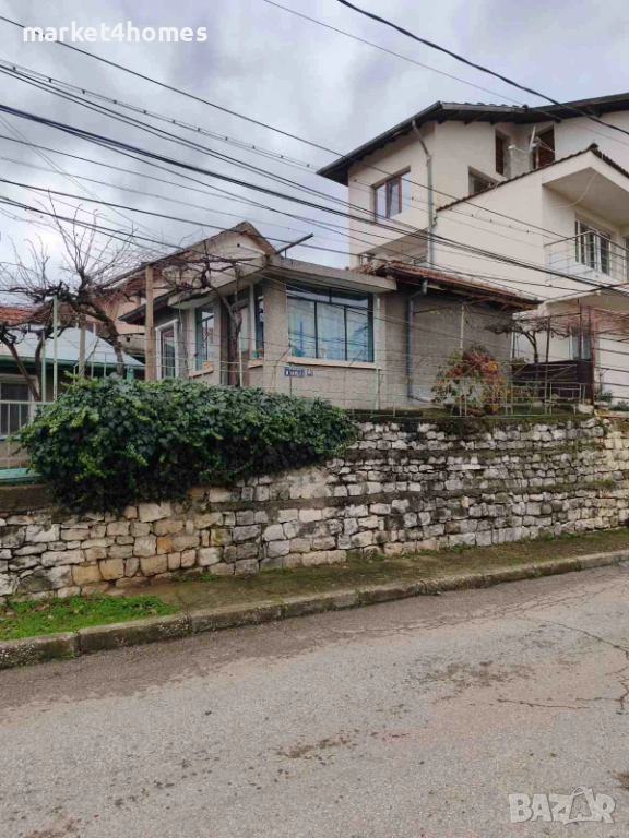 уютна къща в най-предпочитаната част на 9-ти квартал, снимка 1