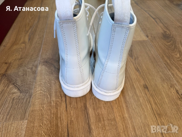 Dr. Martens - Кожени боти с подметка с грайфер, Мръснобял, снимка 3 - Дамски боти - 52955018