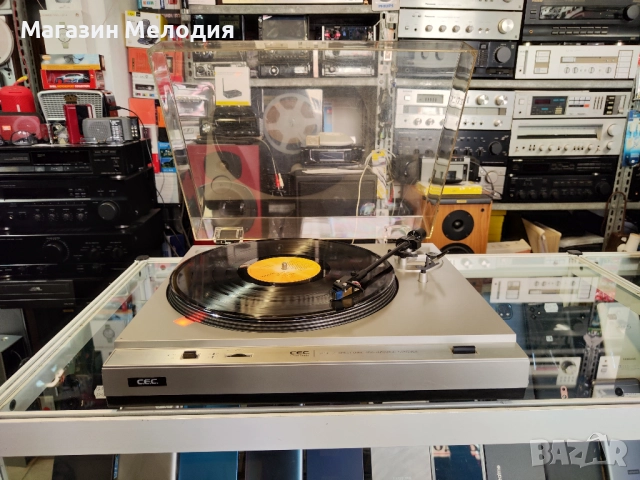 Много рядък грамофон C.E.C. ST 130 В отлично техническо и визуално състояние.