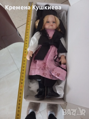 Колекционерска порцеланова кукла с кутия , снимка 7 - Колекции - 52443147