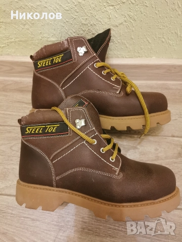 Работни обувки със стоманено бомбе