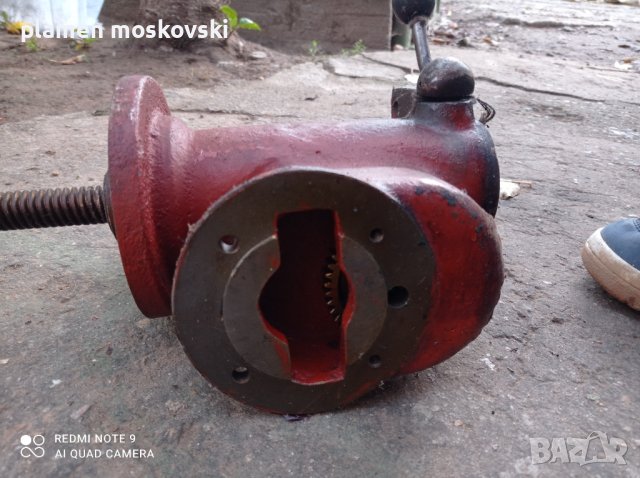 Редуктор , снимка 2 - Резервни части за машини - 38151273