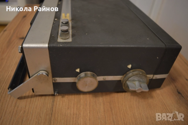 Ретро портативен телевизор с радио UNIVERSUM FK 100R, снимка 5 - Телевизори - 52343994