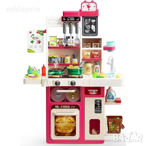 Кухня с истинска пара, хладилник и течаща вода