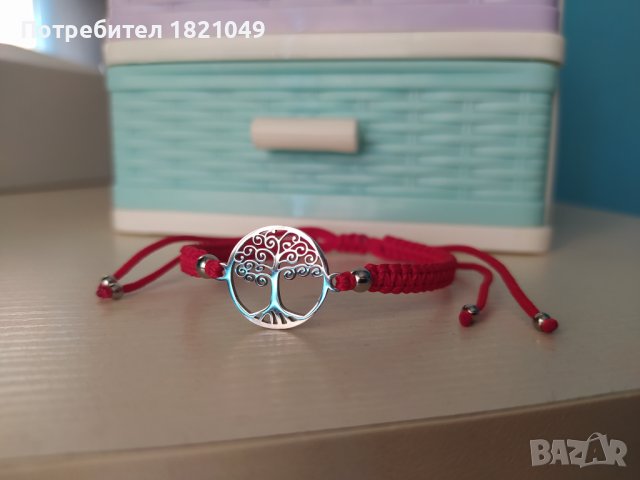Гривна с червен конец и елемент "дървото на живота", снимка 2 - Гривни - 39929093
