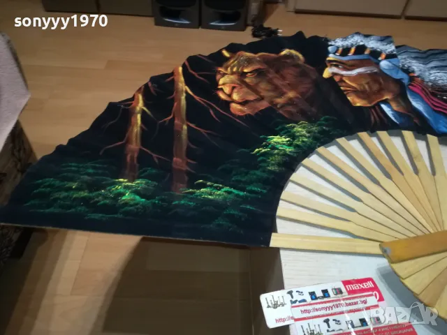 ГОЛЯМО ЧЕРНО ВЕТРИЛО 100Х60СМ ВЕЛУР ИНДИАНЕЦ+ЛЪВ 0511241733, снимка 2 - Антикварни и старинни предмети - 47853667