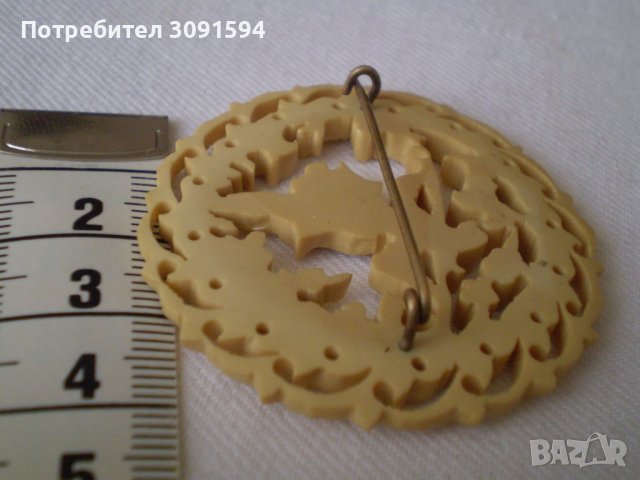 стара брошка изработена от бакелит фолклор жена дама, снимка 3 - Антикварни и старинни предмети - 36821125