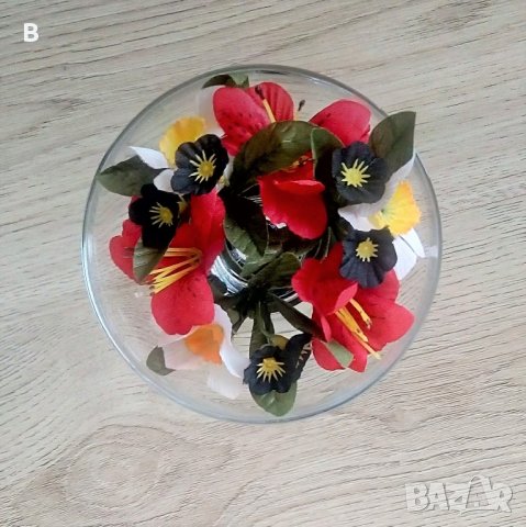 Стъклен свещник тип бокал с декорация от изкуствени цветя, снимка 5 - Декорация за дома - 37483954