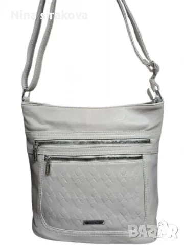 Дамска чанта с модерен дизайн и удобство за всеки ден


, снимка 5 - Чанти - 49276228