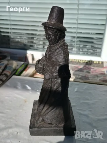 Статуетка стара жена, снимка 2 - Антикварни и старинни предмети - 50098599