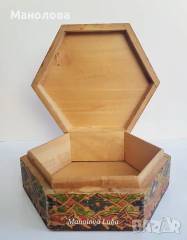 Шестоъгълна дървена кутия, пирографирана и оцветена, 1936/37 г., снимка 7 - Антикварни и старинни предмети - 55974984