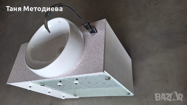 Реновиран бял шкаф за баня с модерна мивка тип купа и луксозна батерия, снимка 3 - Мивки - 51129855