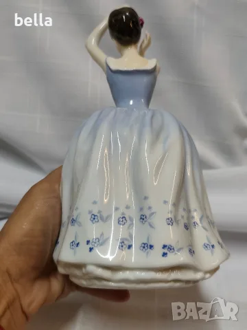 Оригинална порцеланова статуетка на световноизвестната английска марка Royal Doulton-Sheila., снимка 12 - Статуетки - 55763682