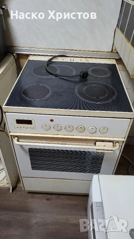 Печка за готвене с керамични котлони.