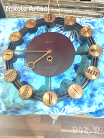 Стенен часовник-МАЯК