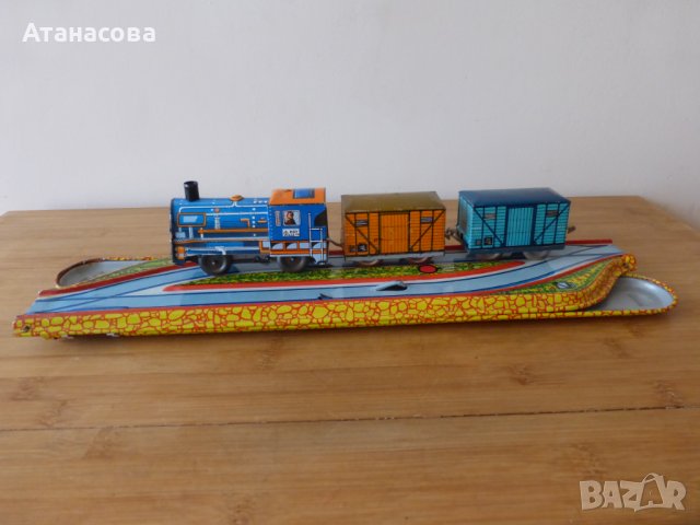 Механично влакче с ключе и релси игра играчка 1970 г