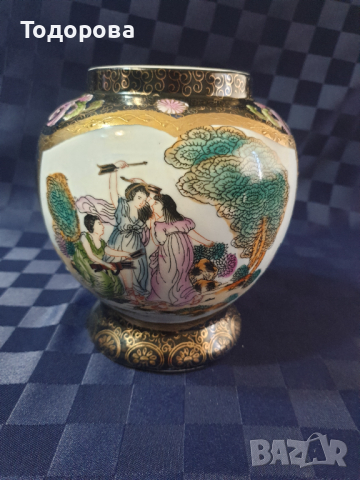 Ръчно рисувана ваза с богата релефна позлата- SATSUMA /Сатцума/, снимка 1 - Антикварни и старинни предмети - 44790833