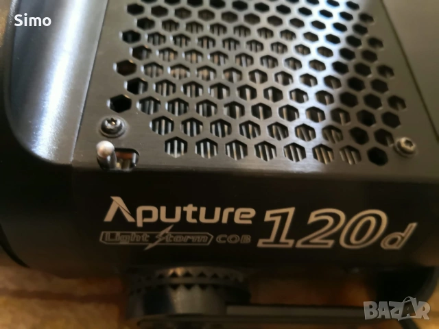 Осветление Aputure Light Storm 120D за части или ремонт , снимка 2 - Светкавици, студийно осветление - 54173316