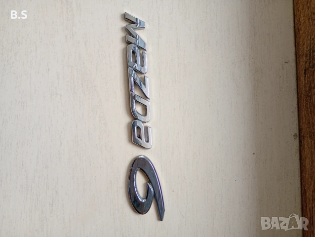 Надпис Мазда 6.