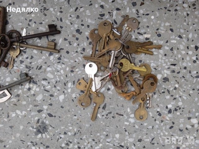 Колекция стари катинари, ключове,брави, снимка 3 - Антикварни и старинни предмети - 39853044