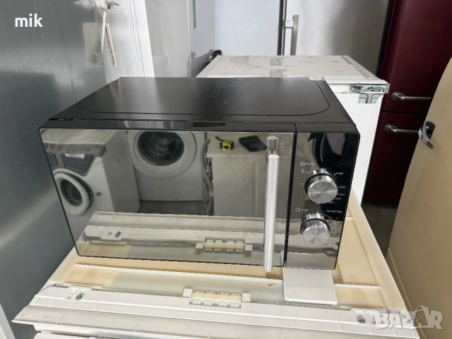 Черна микровълнова печка с грил 