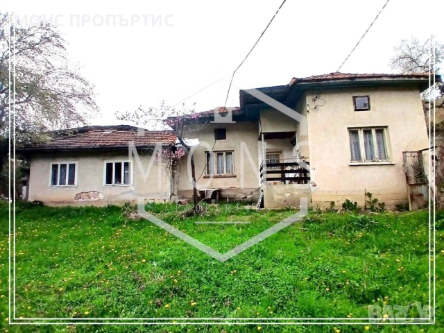 Kъща с обширен двор в с. Селище, близо до гр. Севлиево и гр. Габрово.