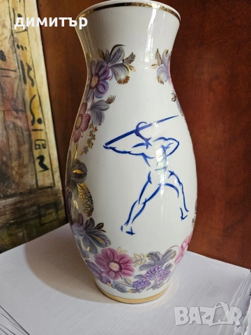 Винтидж порцеланова ваза Киев, 1975 г. – ръчна роспис и позлата, 30 см