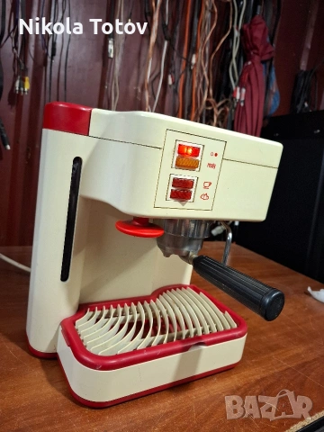 Продава се малка кафемашина Saeco , снимка 2 - Кафемашини - 54033869