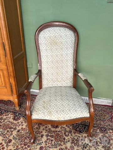 Дървен стол