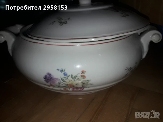 Порцеланов супник