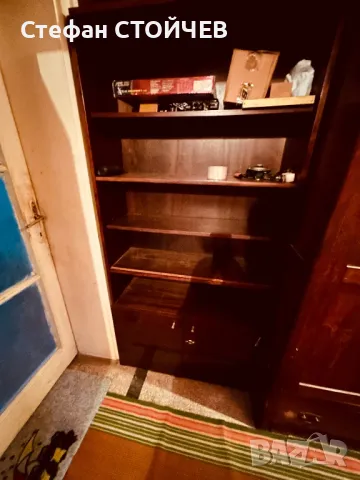 Продавам секция с рафтове за книги